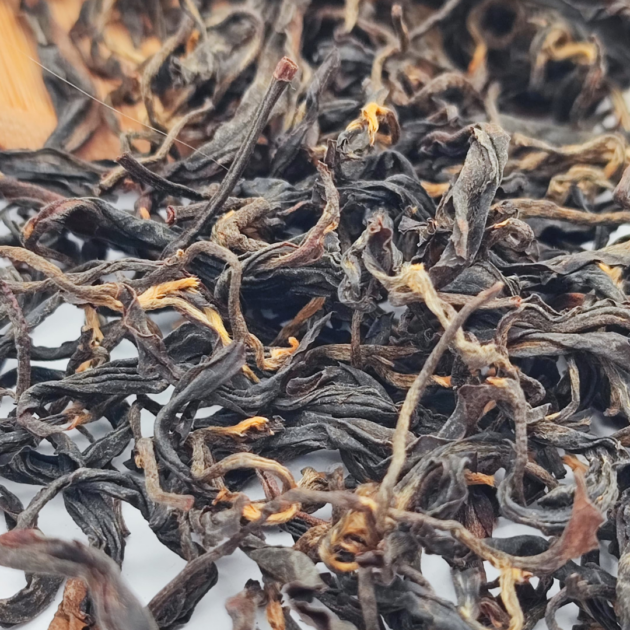 Vietnam Black Oolong Thanh Tâm Đen è un tè oloong del Vietnam